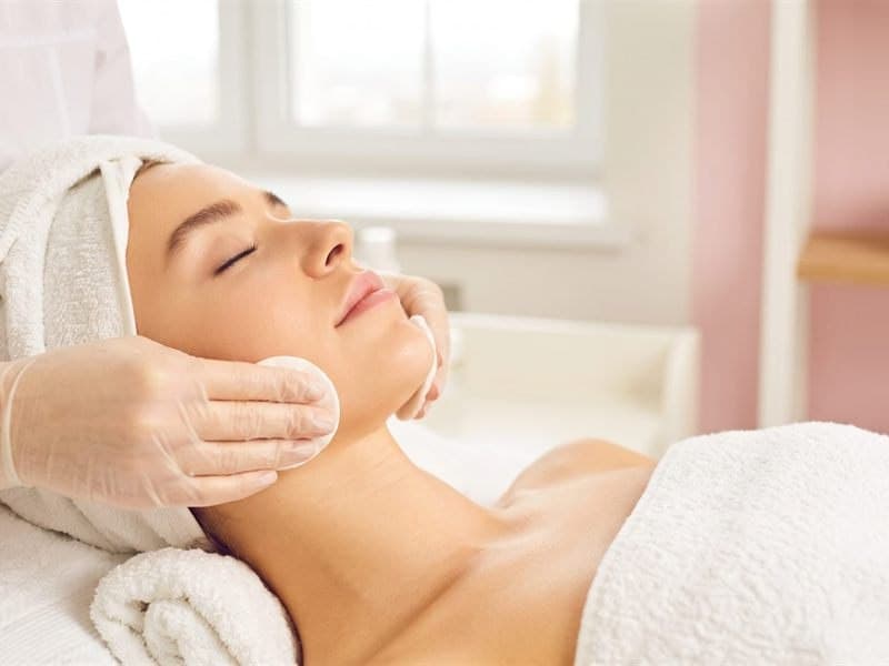 Limpieza facial en cabina en Vigo